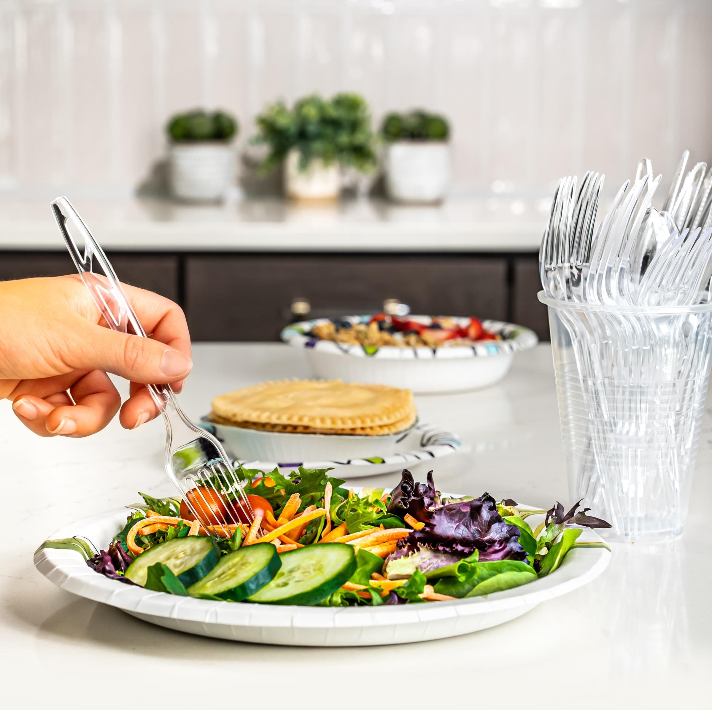 Amazon Basics Disposable Clear Plastic Forks, Premium Quality, BPA-Free, for Everyday Use, Party Supply, Events, 100 Count, view 5