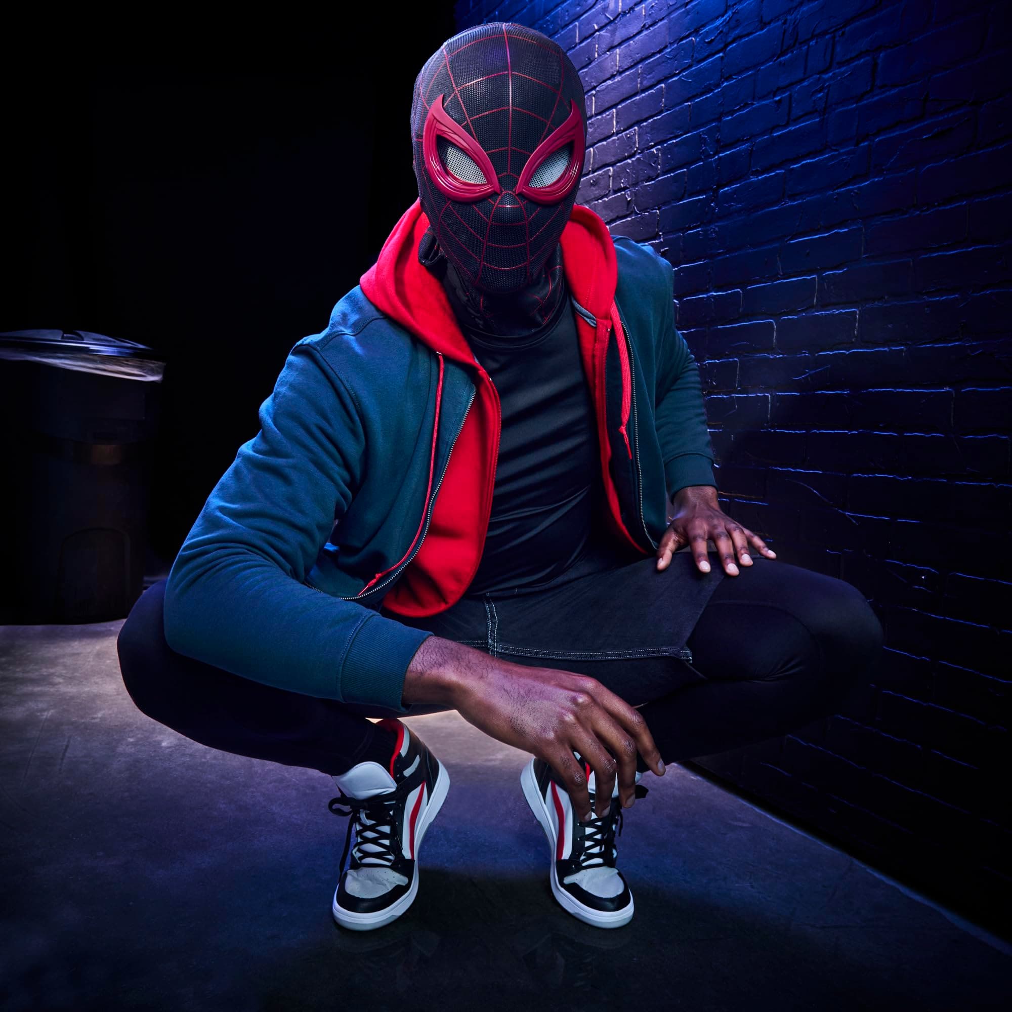 SPIDER-MAN Marvel Legends Series Miles Morales Electronic Expressive Mask, view 7