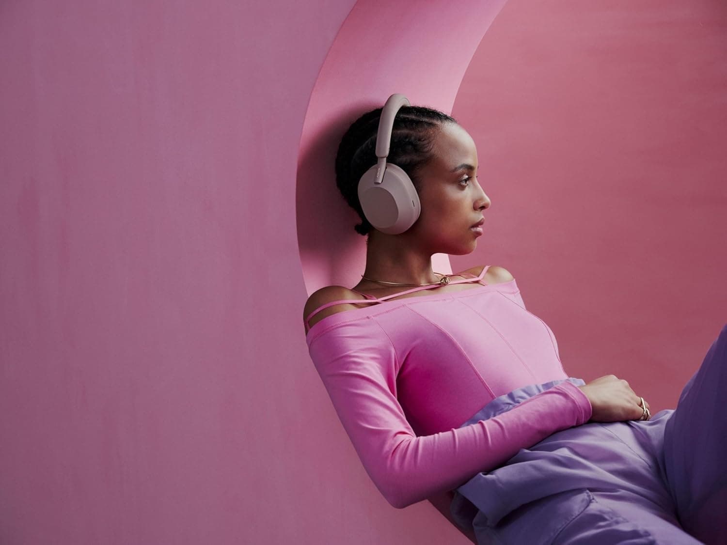 Sony - WH1000XM5 Wireless Noise-Canceling Over-the-Ear Headphones - Smoky Pink, view 6