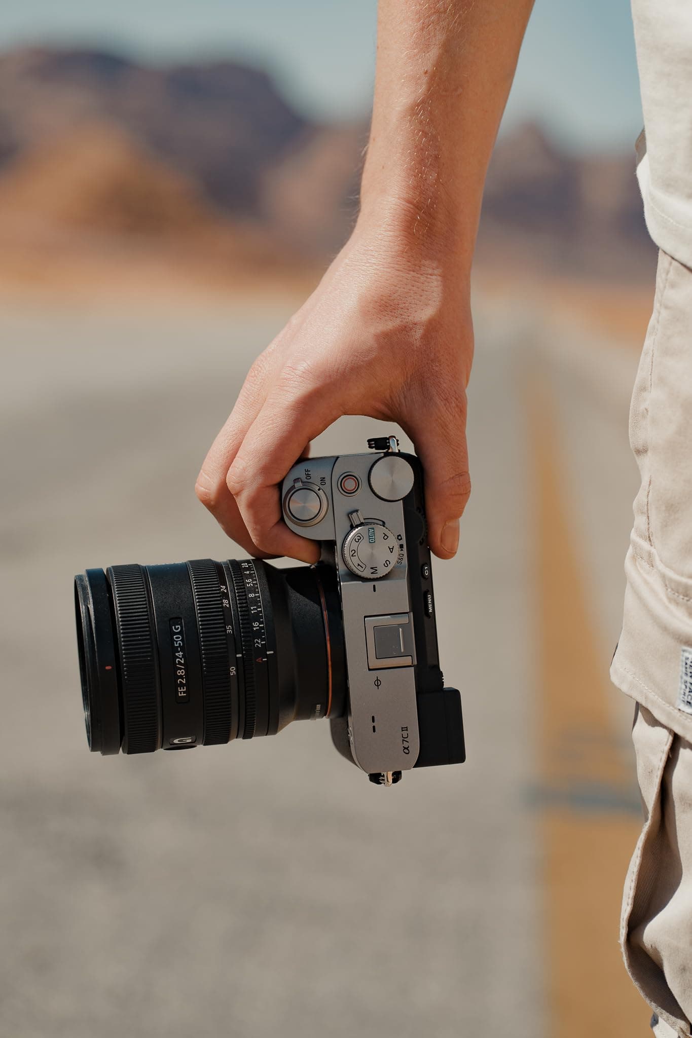 Sony SEL2450G Objetivo Zoom Estándar F2.8, Compacto con Resolución G Lens y Alcance 24-50 mm, view 3