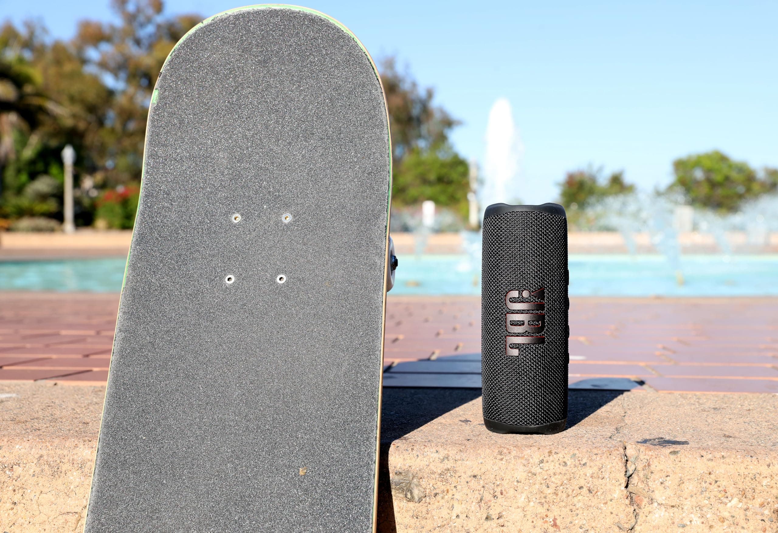 JBL Flip 6 - Portable Waterproof Speaker - Black, view 7